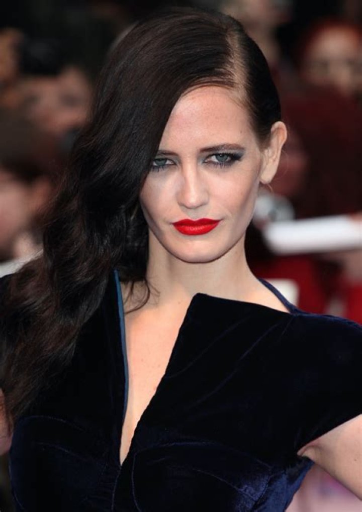 Top Brunette Movie Stars: Celebrating the Allure of Dark-Haired Hollywood Icons